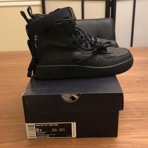 Black nike Air Force one high tops